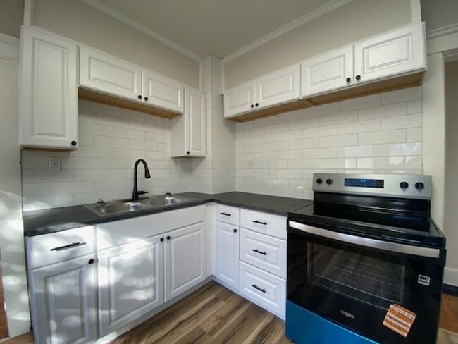 Building Photo - Welcome to this charming 4-bedroom, 1-bathroom home located in the heart of Springfield, OH+