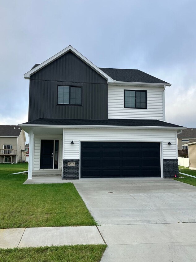 New 3 Bedroom/3 Bathroom House House Rental in Moorhead, MN