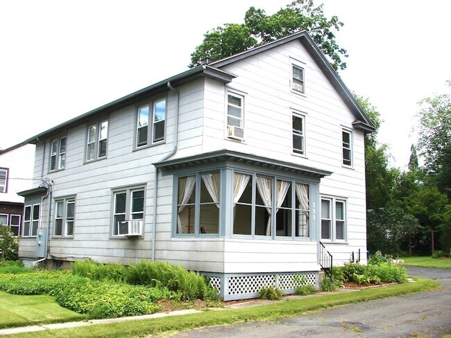 Foto del edificio - 393 Plainville Ave