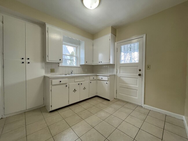 Building Photo - 5233 Anthony St