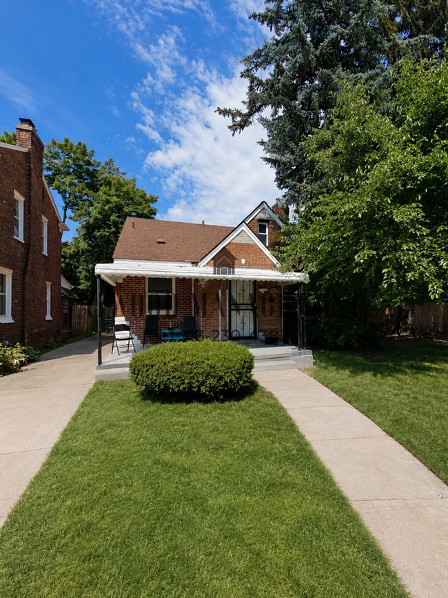Building Photo - This beautifully updated 3-bedroom, 2-bath single-family home is ready for move-in!