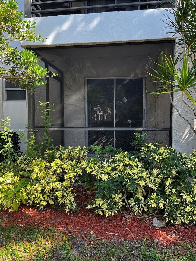 Foto del edificio - 109 Gardens Dr