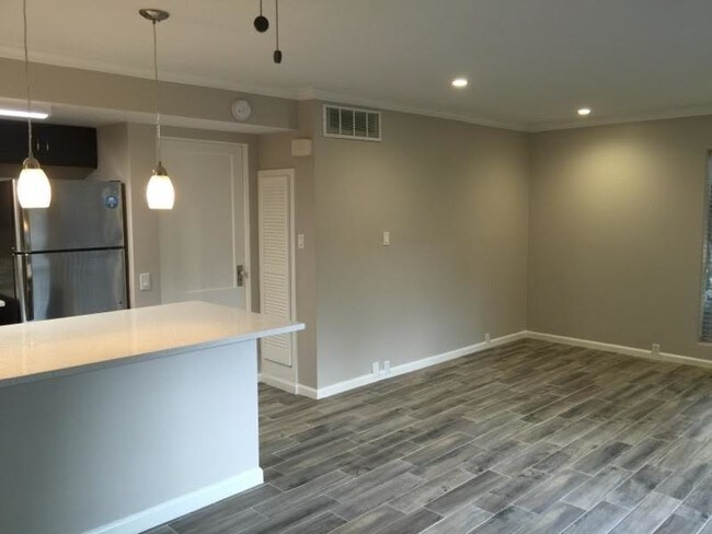 Building Photo - 3271 Sul Ross St