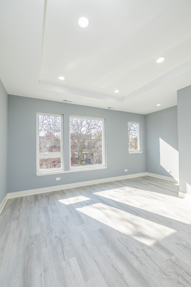 Building Photo - 2722 W 23rd St