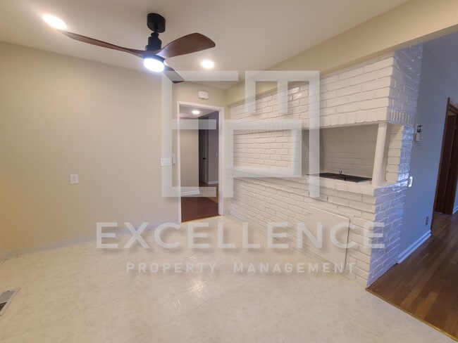 Building Photo - 4/2 Home with Real HWF, Pristine Yard and ...