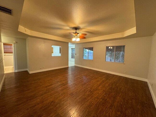 Building Photo - 2904 Blue Ridge Dr