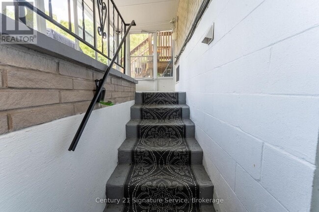 Building Photo - 15 Joy Ct