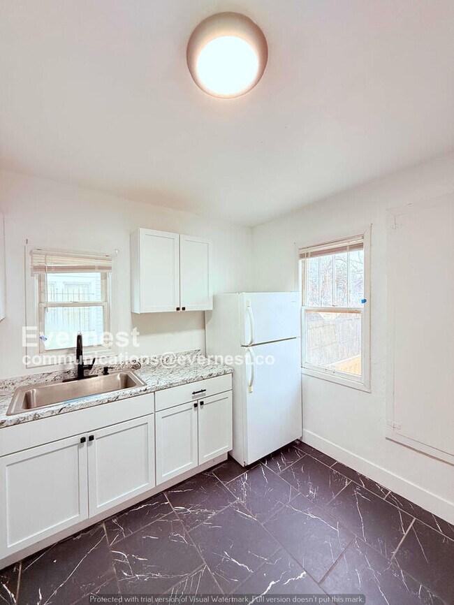 Building Photo - Cozy 3 Bed/1 Bath Home / Pet-Friendly / Available Now!