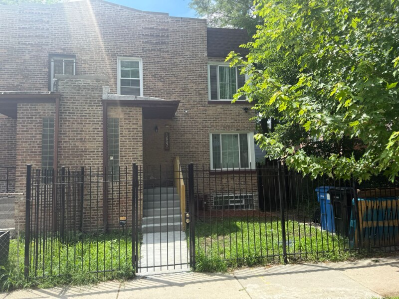 Foto principal - 1653 E 70th St