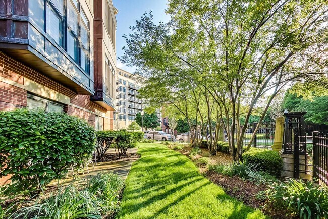 Foto del edificio - 845 W College Pkwy
