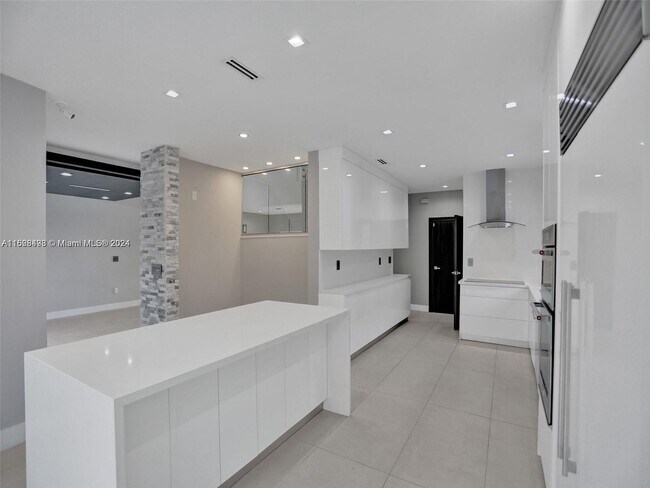 Foto del edificio - 14301 SW 130th Avenue, Miami, FL 33186