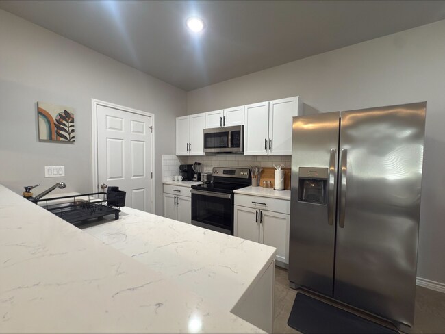 Building Photo - 1204 N 8th St