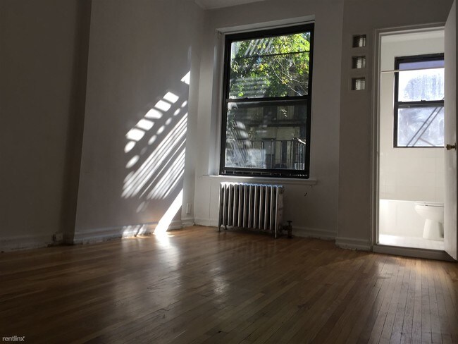 Foto del edificio - 326 E 74th St