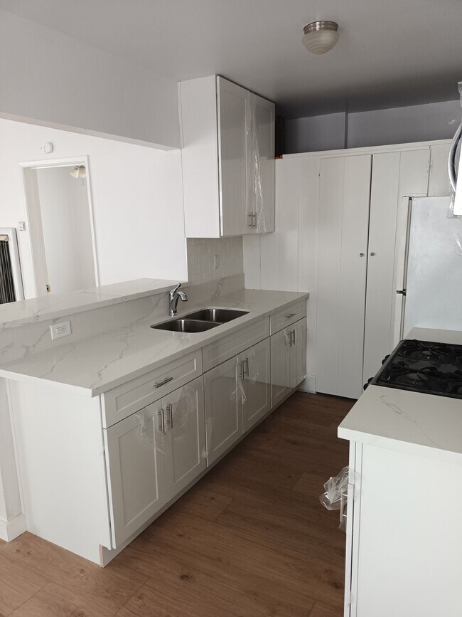 Photo - 554 8th St Apartments