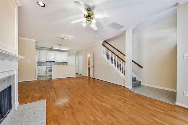 Building Photo - 1408 Tuam St