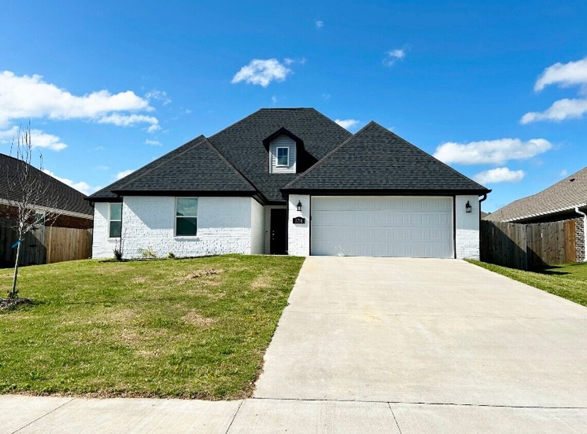 Primary Photo - Spacious Luxury 4 Bedroom Home Springdale ...