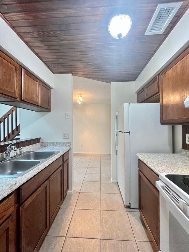 Foto del edificio - Two bedroom two bath townhome near UCF and...