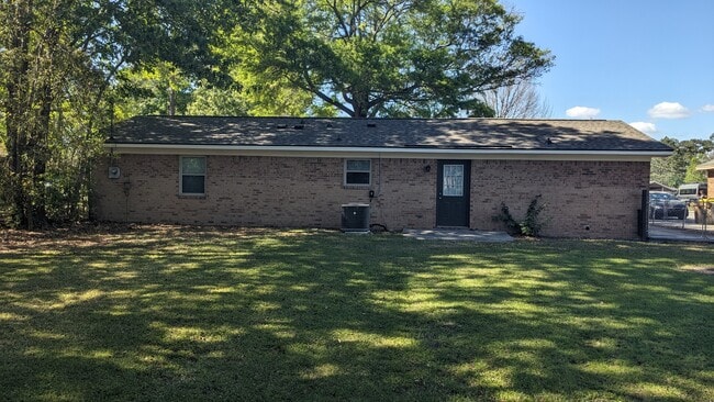 Building Photo - 123 Greene Dr