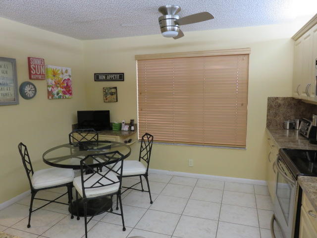 Building Photo - 5533 Fairway Park Dr