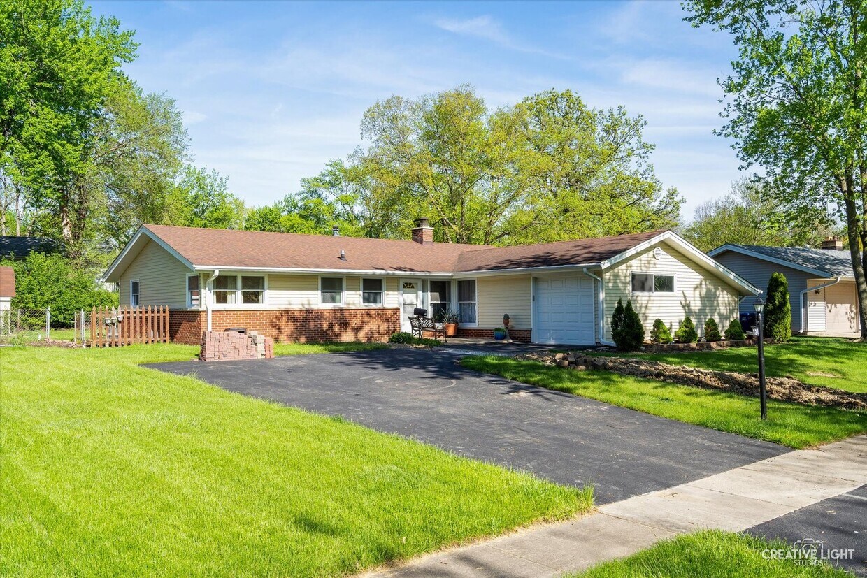 Primary Photo - 121 Westover Ct