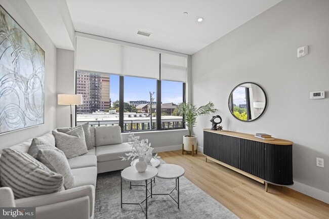 Photo - 801 N Fairfax St Apartment