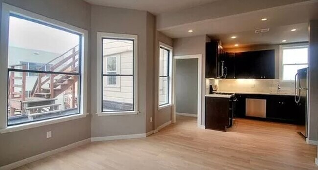 Family room - 3468 Mission St