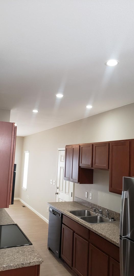 Foto del edificio - 1338 E 6th St