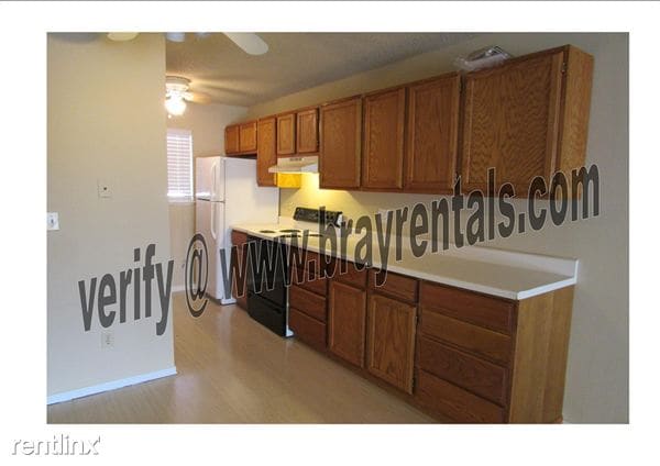 Building Photo - 3146 Lakeside Dr