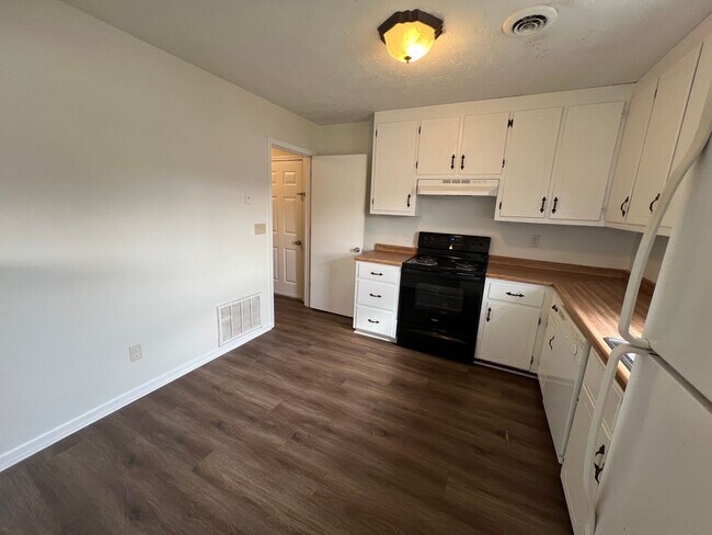 Building Photo - Oconee County Duplex