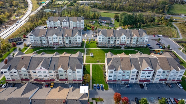 Building Photo - Spring View