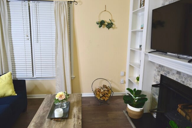 Dual sided built in bookshelves - 210 Alder Wood Dr