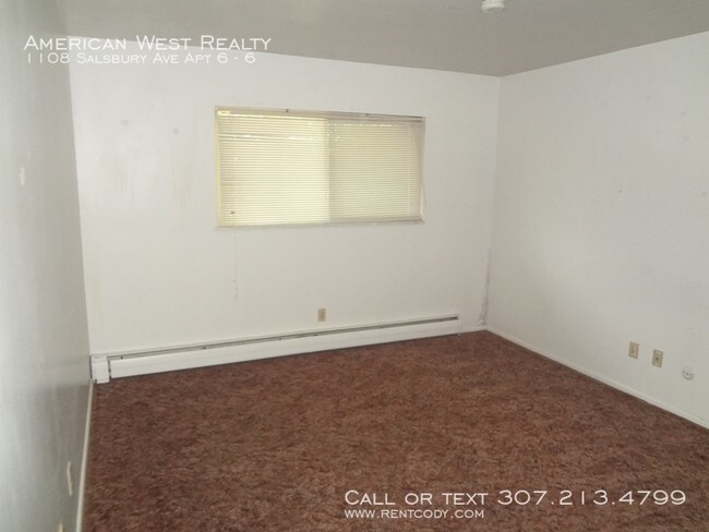 Building Photo - Upstairs apartment, utilities included!