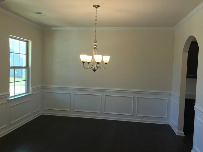 Building Photo - Beautiful home for you and your family