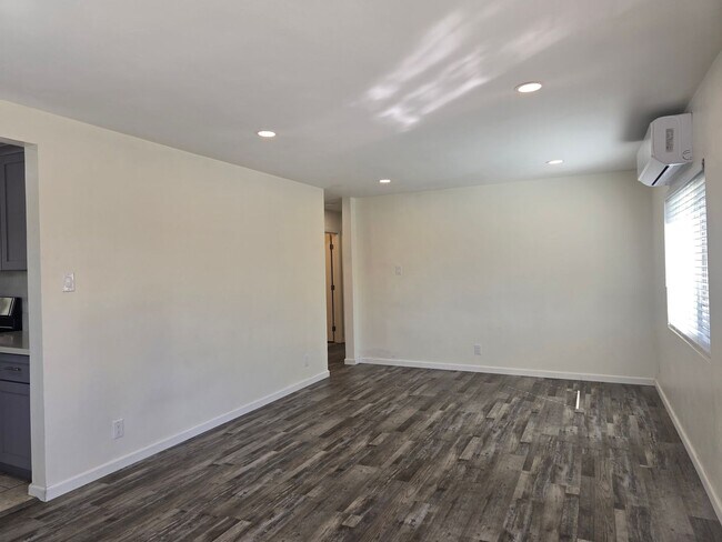 Foto del edificio - 3 Bed Home + Studio with Large Yard & Ample Parking Near Downtown Vista