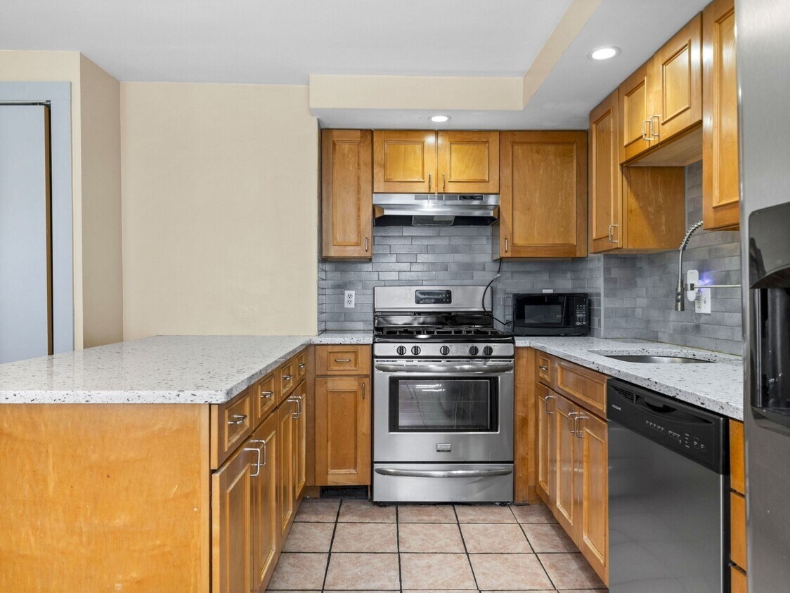 Primary Photo - 401 Norfolk St