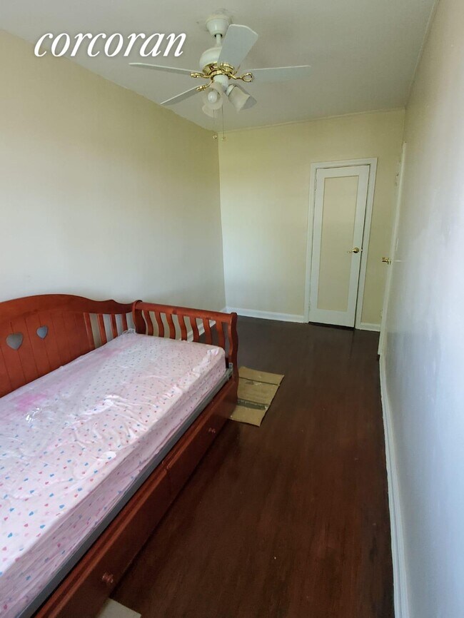 Building Photo - 10 E 91st St