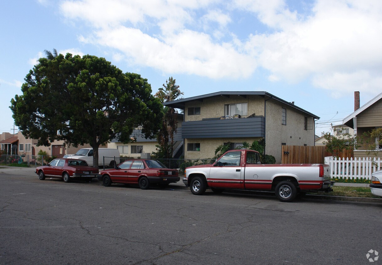 Foto del edificio - 622-642 B Ave