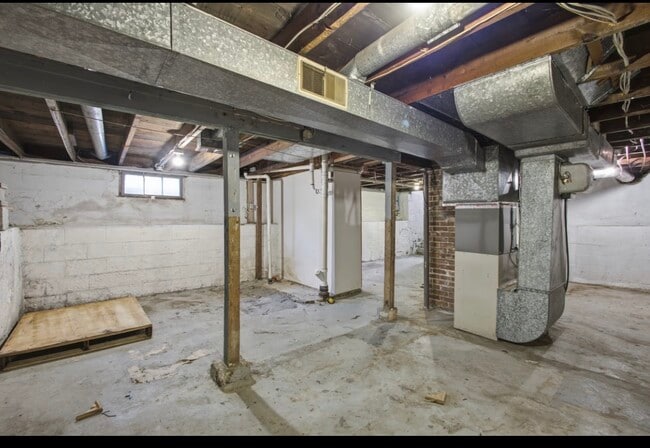Building Photo - 1021 E 23rd Ave