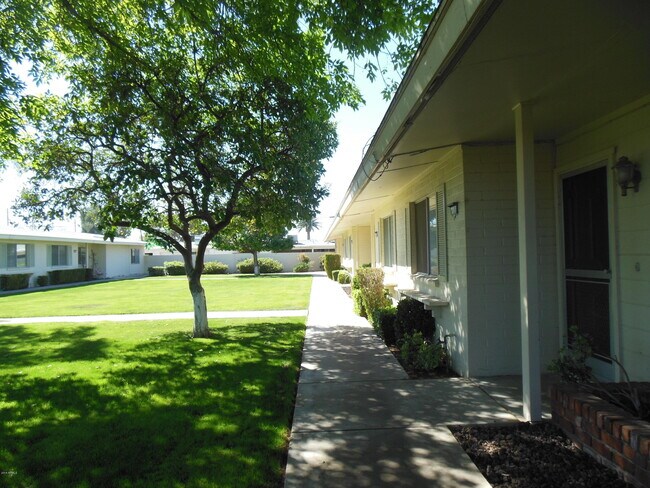 Building Photo - 10553 W Coggins Dr
