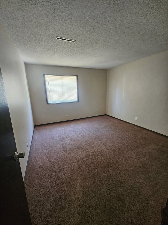 Foto del edificio - 2324 E Locust St