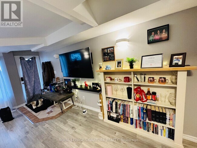 Building Photo - 87 Leroy Ave