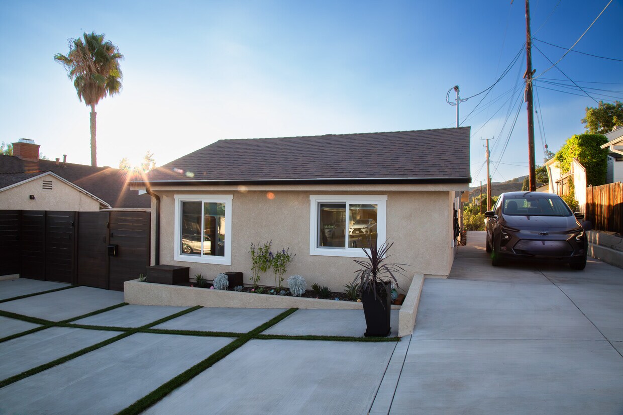 Foto principal - 831 Cambridge Dr