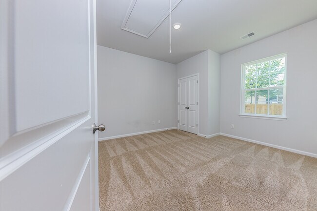 Foto del edificio - 527 Dakota Rd