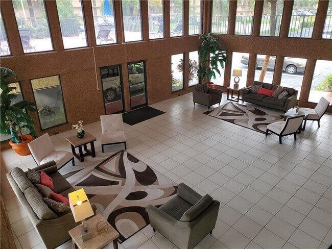 Foto del edificio - 9233 SW 8th St