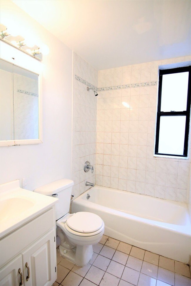 Building Photo - 311 W 95th St