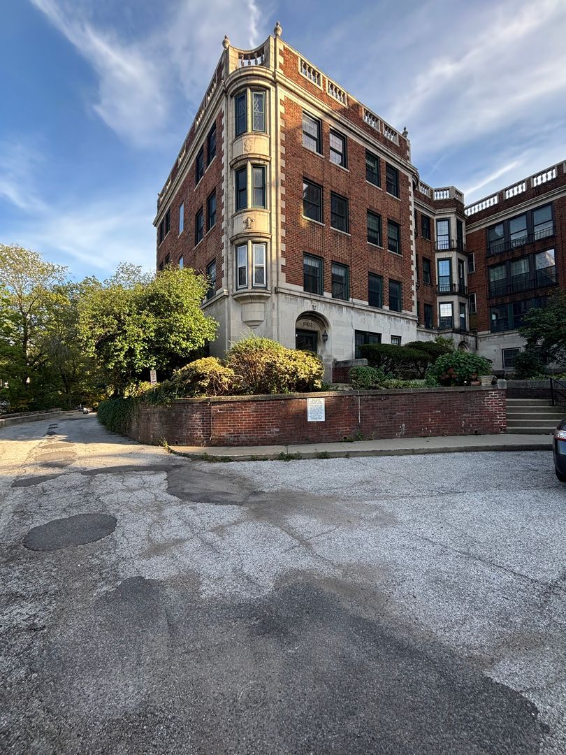 11432 Cedar Glen Pkwy Cleveland, OH 44106 – photo 1