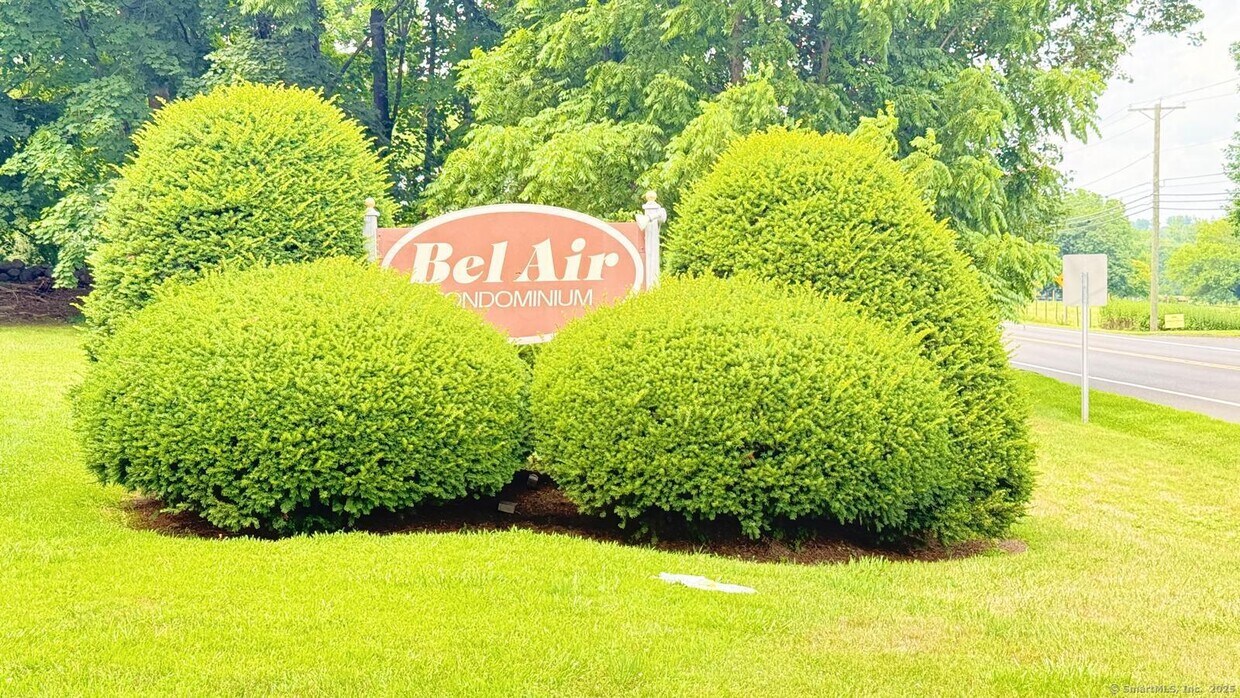 Foto principal - 80 Belair Dr