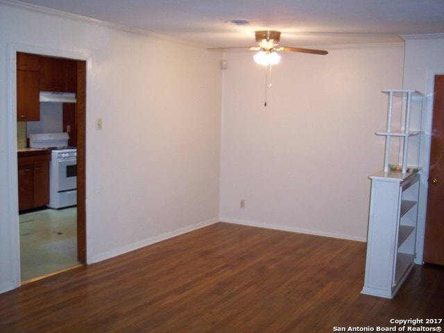 Building Photo - 646 E Nottingham Dr