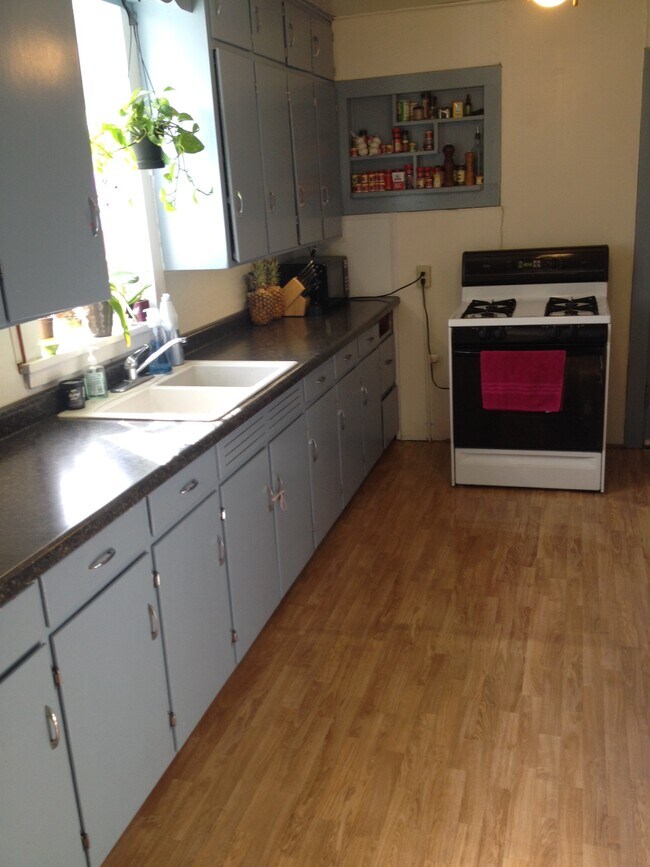 Kitchen looking from Dinning area - 816 W 7th St