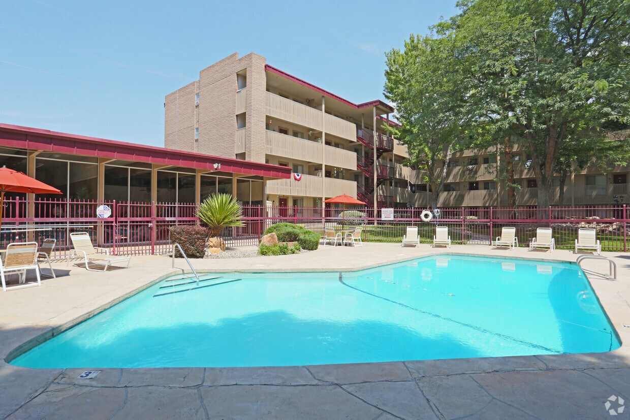 Sunset Pointe Apartments in Albuquerque, NM